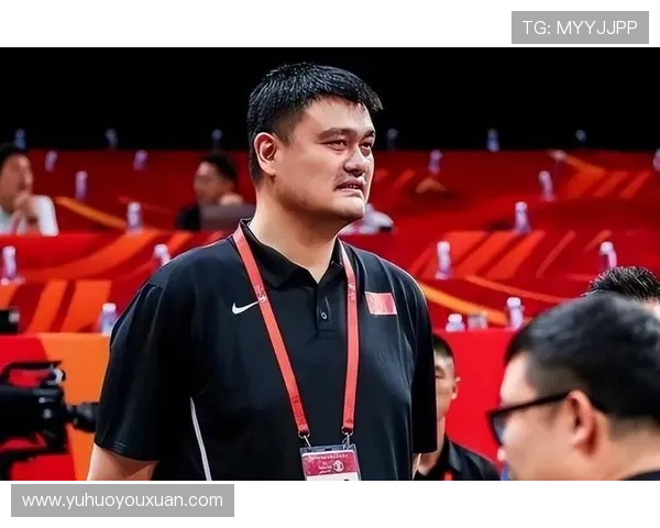 球迷热情采访姚明畅谈篮球梦想与未来发展展望