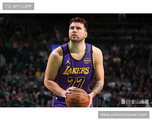 差一点东契奇因犯规错失第50分投篮未中自己都忍不住笑了